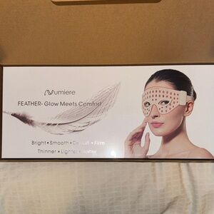 Lumiere Feather Glow Comfort Mask - Red and White
